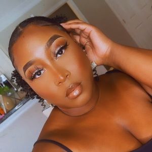 Meet your Posher, Briana